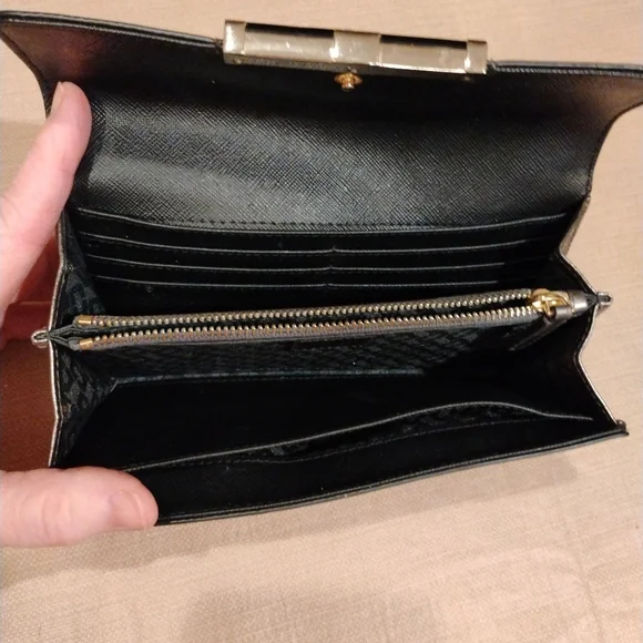 Diane Von Furstenberg & Coach Wallets. - Picture 5 of 12